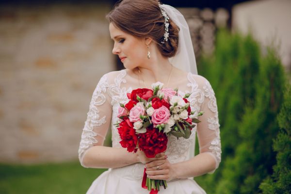 7 Ways to Save on Your Wedding Dress